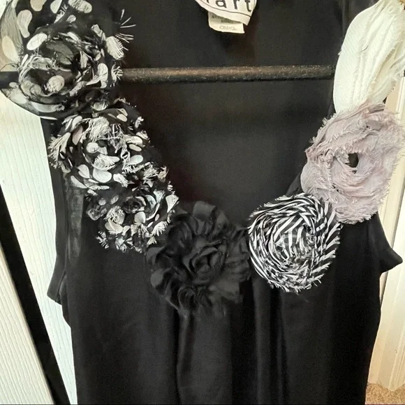 𝅺KEREN Hart black sleeveless shirt - Picture 6 of 6